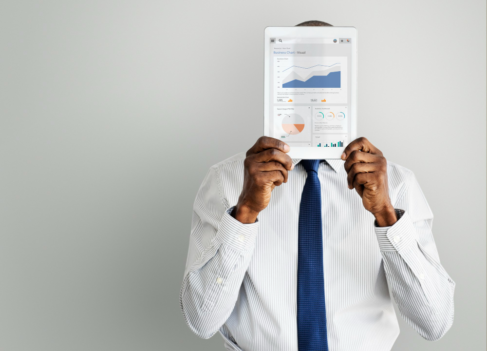Simulador estratégico de gestão que permite testar decisões de marketing em ambiente controlado, desenvolvendo capacidade analítica e visão empresarial.